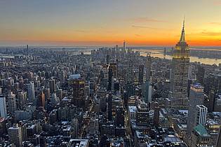 Benno Schwinghammer/dpa | New York: die Aussicht von der Aussichtsplattform «Summit» im Hochhaus One Vanderbilt. (Archivbild)