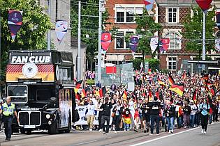 Sebastian Christoph Gollnow/dpa | Eine Rekordzahl von deutschen Fans wird für das EM-Spiel gegen Dänemark in Basel erwartet.