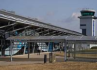 Joe Giddens/PA Wire/dpa | Der Flughafen London Southend bleibt nach dem Absturz eines Geschäftsflugzeugs vorübergehend geschlossen.