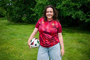 Henning Kaiser/dpa | Serien-Star Sarah Victoria Schalow («Alles was zählt») attestiert männlichen Profi-Kickern Schauspiel-Talent. 