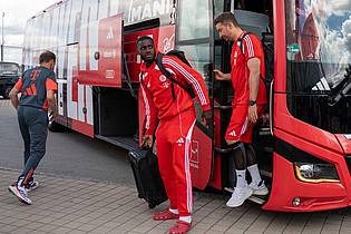 Leonie Asendorpf/dpa | Für die Stars des FC Bayern wie Dayot Upamecano (m) steht jetzt Urlaub an.