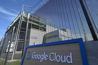 Arne Dedert/dpa | Im Großraum Frankfurt boomt der Bau von Rechenzentren, auch weil sich in der Nähe der große Internetknoten DE-CIX befindet. (Archivbild) 