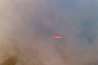 Daniel Wagner/dpa | Dichter Rauch ist zu sehen.