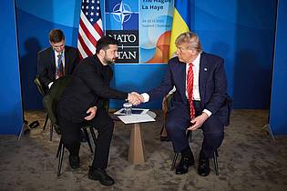 Ukraine Presidency/Planet Pix via ZUMA Press Wire/dpa | Trump und Selenskyj am Rande des am Rande des Nato-Gipfels persönlich. (Archivbild)