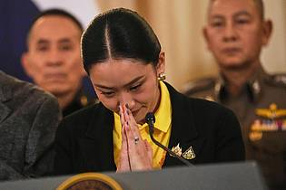 Sakchai Lalit/AP/dpa | Nach umstrittenen Aussagen in einem geleakten Telefonmitschnitt war Thailands Regierungschefin unter Druck geraten. (Archivbild)