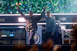 Scott A Garfitt/Invision/AP/dpa | Liam und Noel Gallagher sind wieder auf der Bühne vereint.