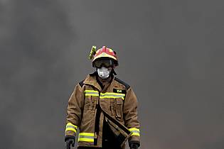 Jesús Prieto/Europa Press/dpa | Bei einem riesigen Brand landwirtschaftlicher Flächen sind in Spanien zwei Menschen ums Leben gekommen. (Symbolbild)