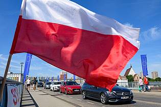 Patrick Pleul/dpa | Polen startet am Montag mit Grenzkontrollen nach Deutschland. Die Kontrollen auf deutscher Seite führen bereits zu Staus.