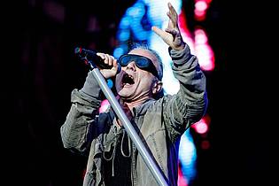 Axel Heimken/dpa | Bruce Dickinson ist seit fast 40 Jahren der Frontmann von Iron Maiden. (Archivbild)