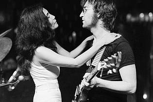 Bob Gruen/Piece of Magic Entertainment/dpa | John Lennon und Yoko Ono in einer Szene des Films «One To One: John & Yoko» (undatierte Filmszene). 