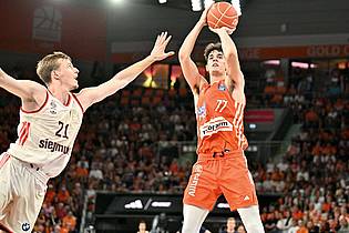 Jan-Philipp Strobel/dpa | Ben Saraf (r.) stand Ulm trotz des anstehenden NBA-Drafts zur Verfügung.