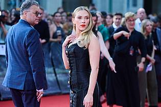 Annette Riedl/dpa | Scarlett Johansson bei der Deutschlandpremiere des Films «Jurassic World: Die Wiedergeburt» in den Zoo Palast.