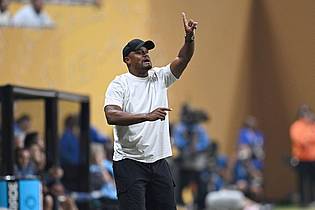 Sven Hoppe/dpa | Vincent Kompany hatte viel zu coachen am Spielfeldrand.