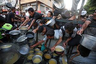Omar Ashtawy/APA Images via ZUMA Press Wire/dpa | Ein von Israels Verteidigungsminister Katz ins Spiel gebrachter Plan sieht ein Lager für Hunderttausende Bewohner Gazas vor. (Archivbild)