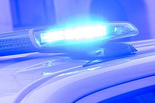 Julian Stratenschulte/dpa | Ein Mensch wurde bei einem Angriff im Emsland nach Angaben der Polizei schwer verletzt. (Symbolbild) 